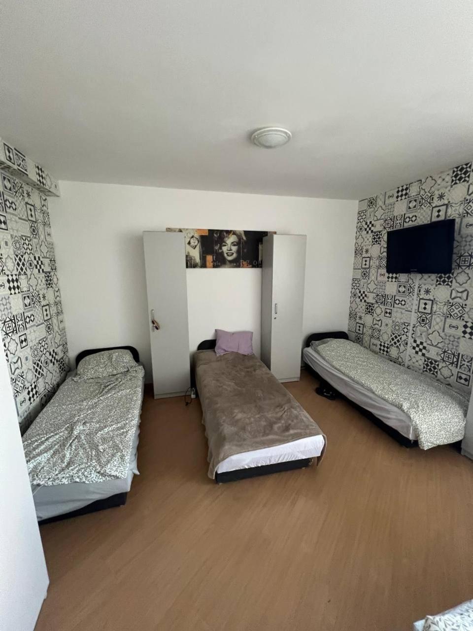 Hostel „U Sashka” Warschau Buitenkant foto