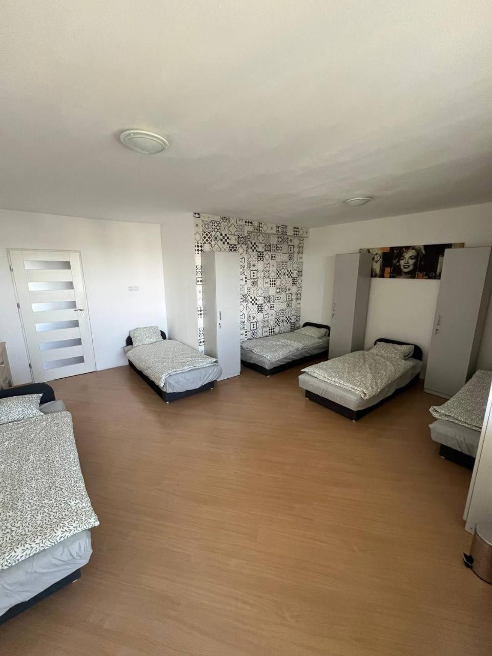 Hostel „U Sashka” Warschau Buitenkant foto